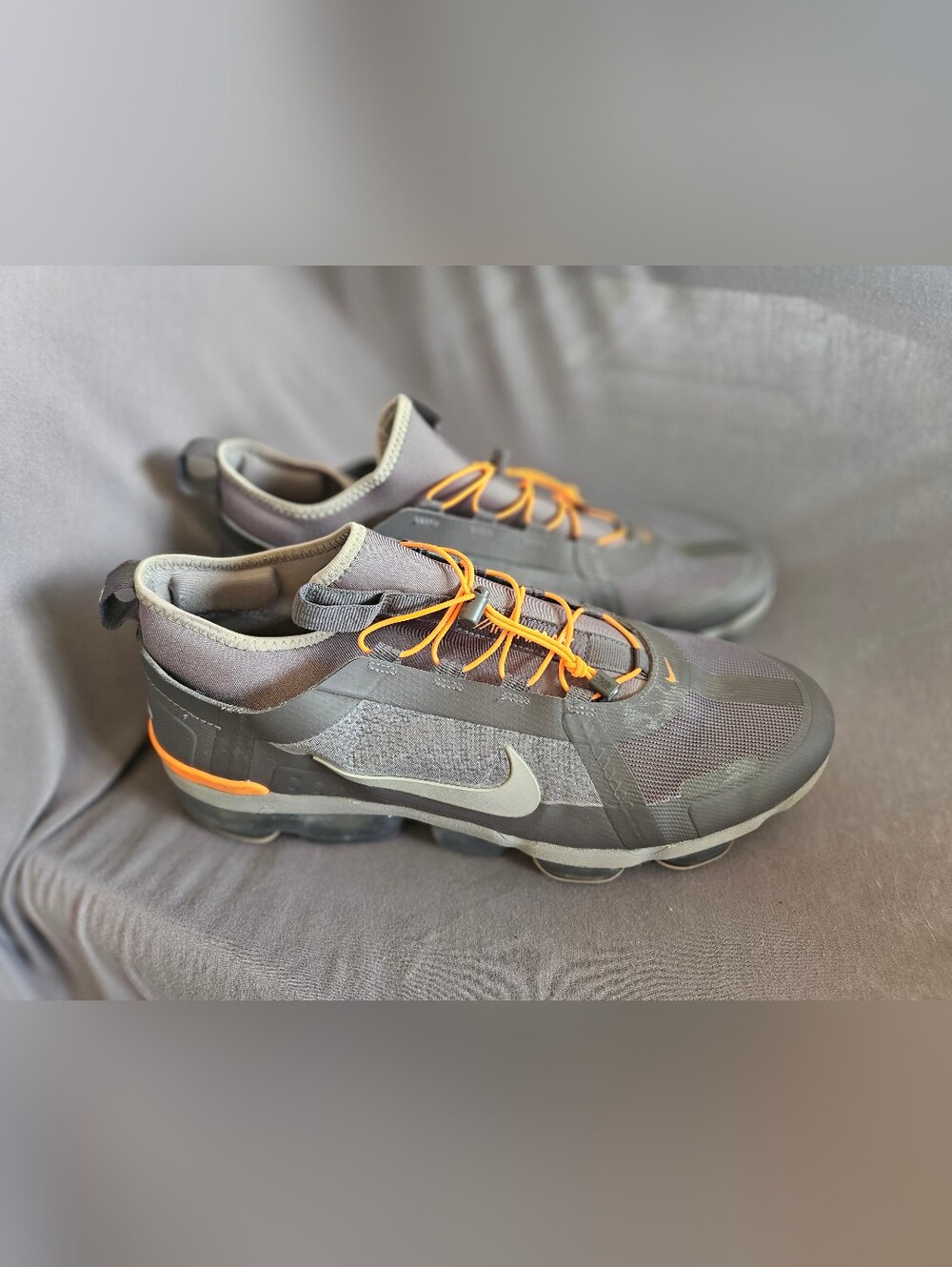 Nike Men's Gray and Orange Athletic Sneakers